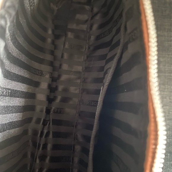 NWT Victoria’s Secret Cosmetics Case - Picture 4 of 7